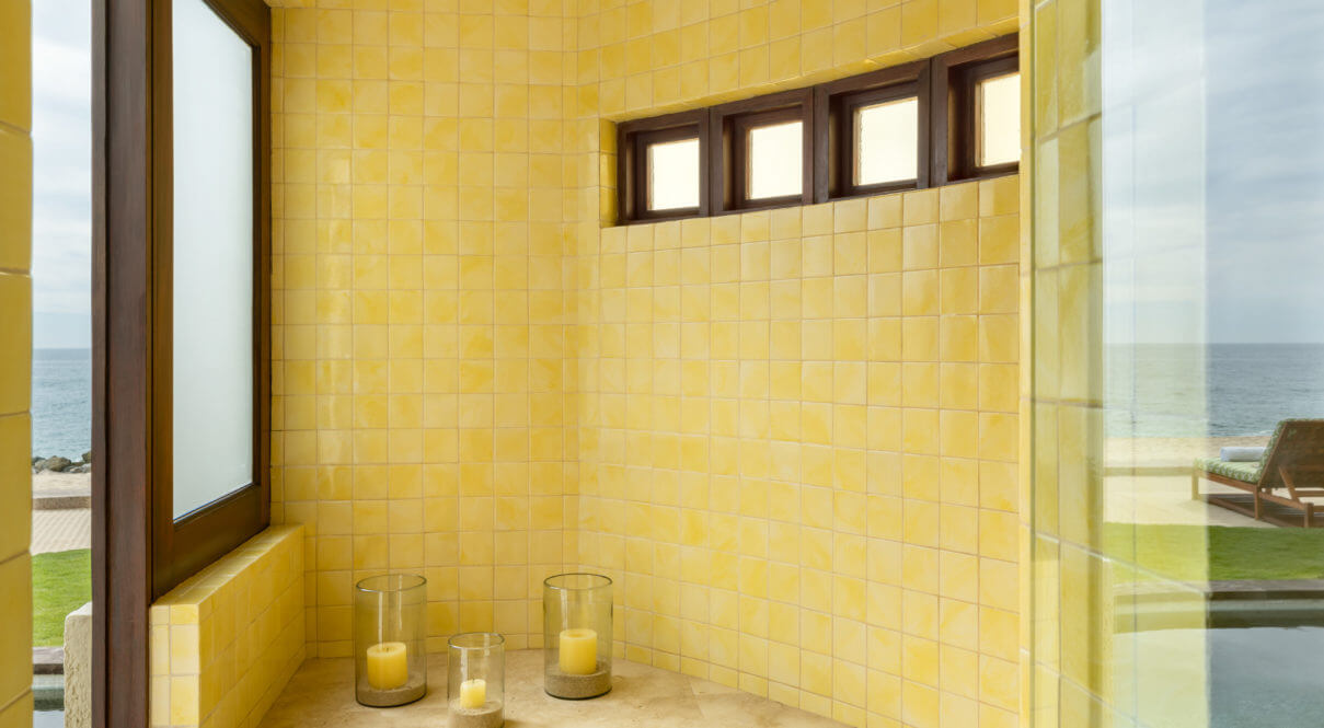 K1RFU1 One Bedroom Beachfront Suite King Bed 3 scaled e1635532243285