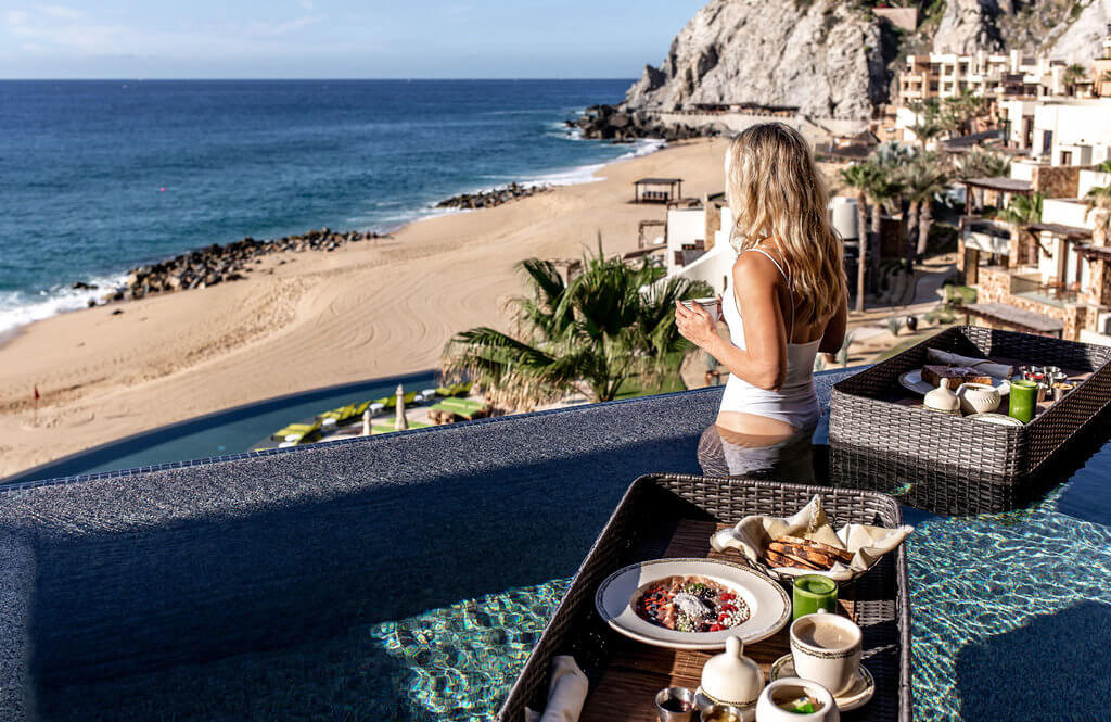 Floating breakfast plunge pool Aleks Danielle Photography web res 2