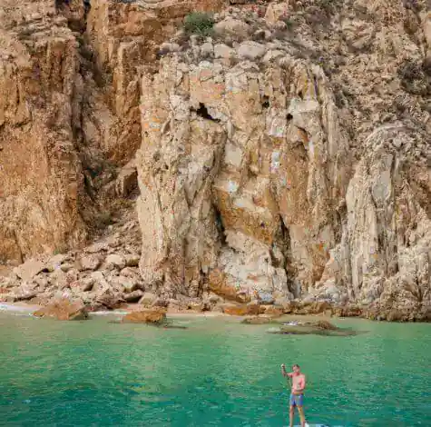 Paddle near arch