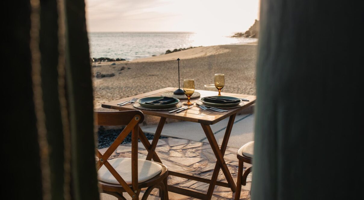 Mar y Lena Steaknight at The Beach Club Palapa by Cabonoise web res 5133