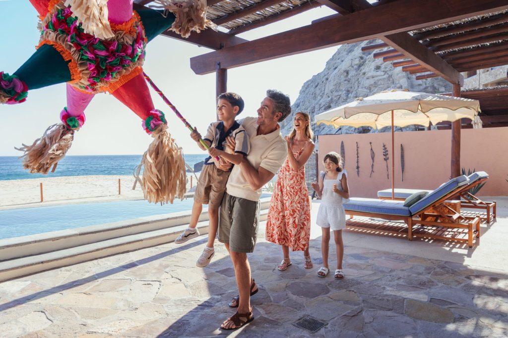 Waldorfastorialoscabos piñata 1